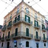 ...uno degli edifici pi� antichi si trova all�angolo con via Ravanas: si tratta di Palazzo Rava, disabitato da anni e per questo al centro di storie e leggende di fantasmi